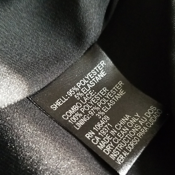 Elegant Black Dress with Lace Sleeves - Picture 7 of 7